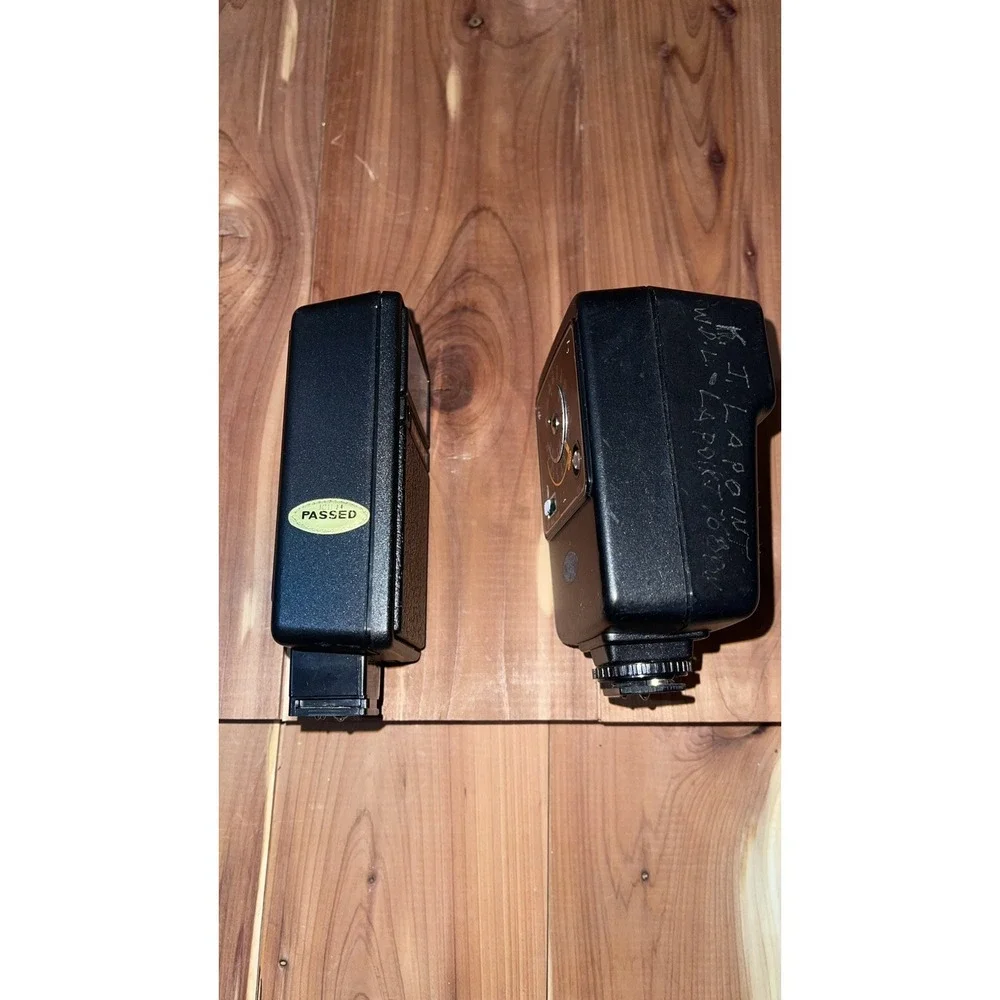 Nikon Speedlight SB-E Shoe Mount Flash & Yashica CS-201 FLash BUNDLE